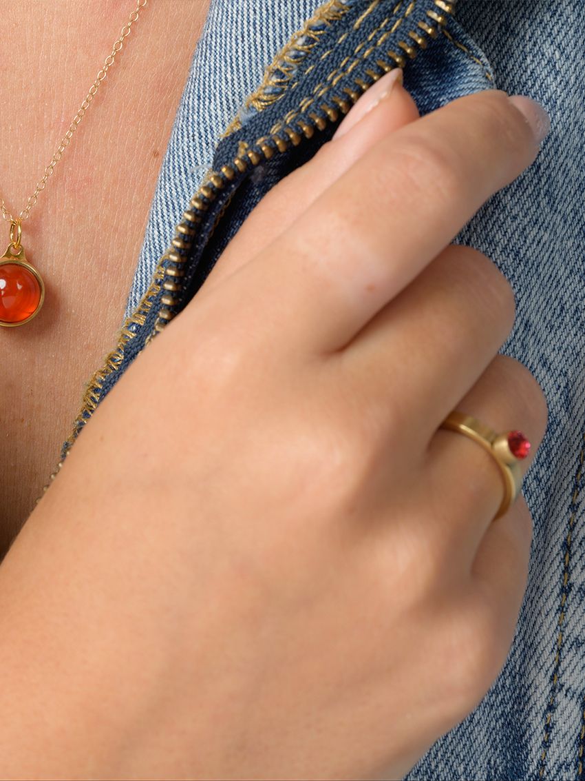 Januari granaat verguld