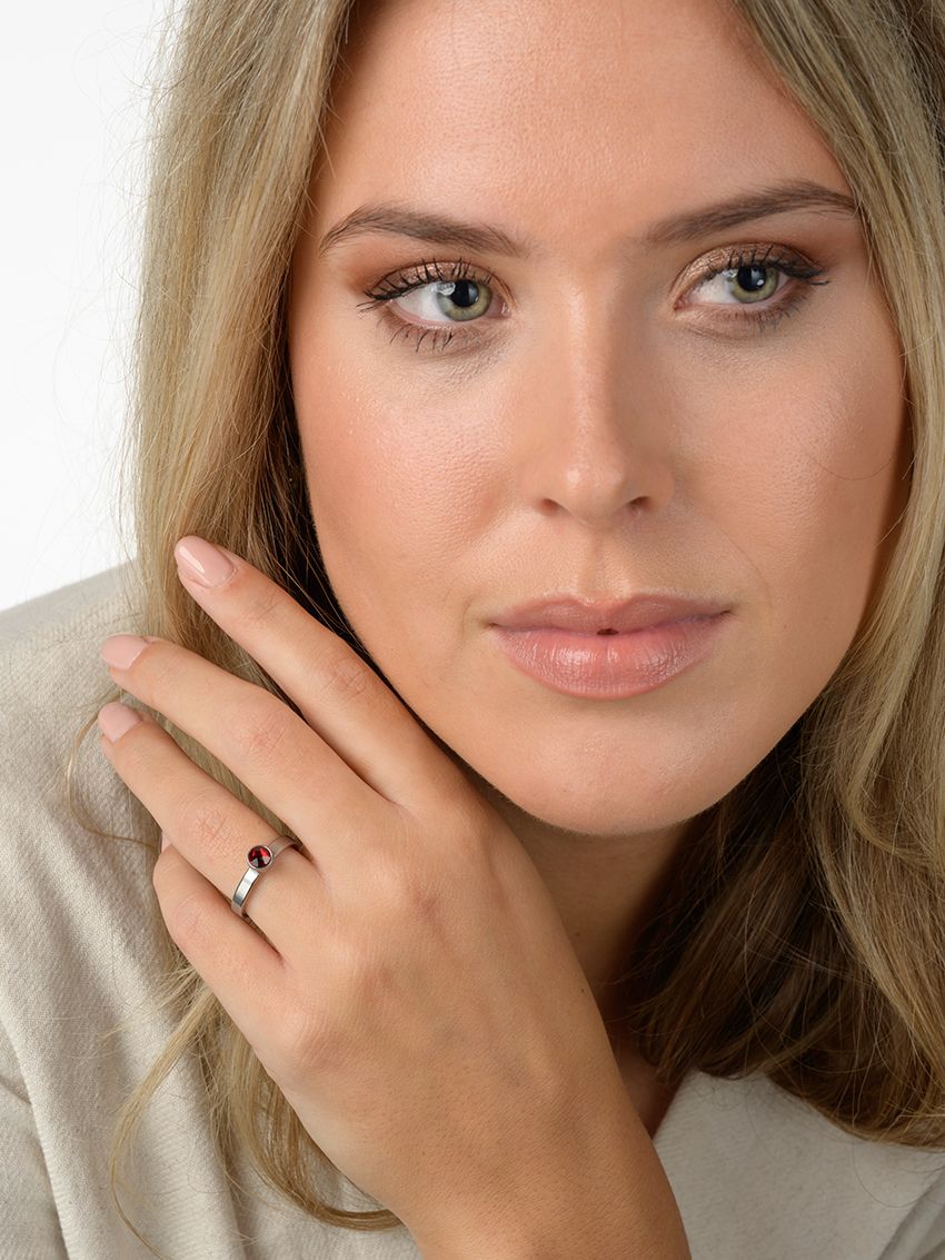 Januari granaat staal