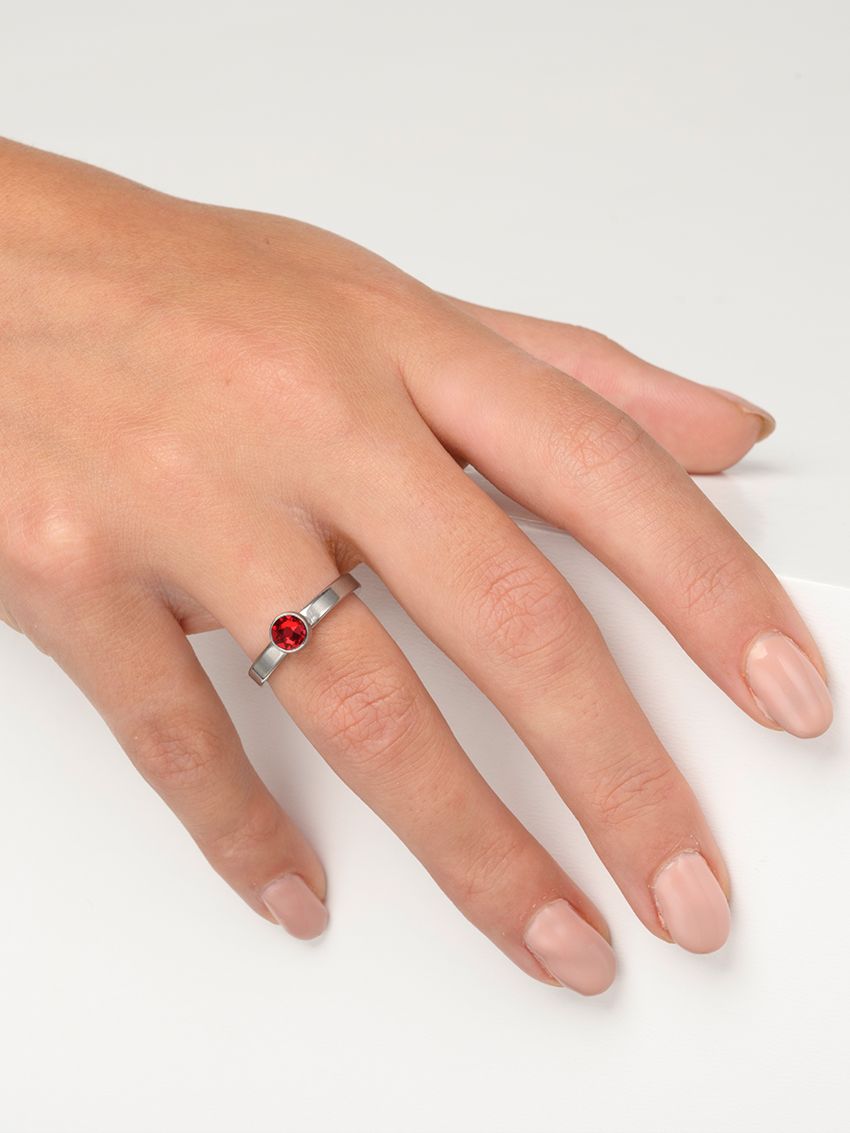 Januari granaat staal